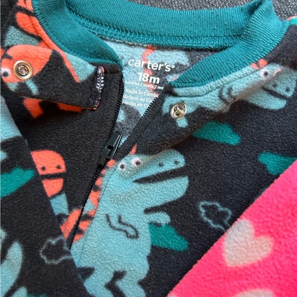 Three pairs of fleece footies from Carters. Size 18 months - Picture 4 of 6